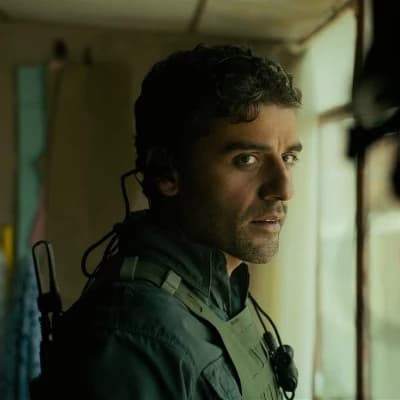 Oscar Isaac police

officer thumbnail