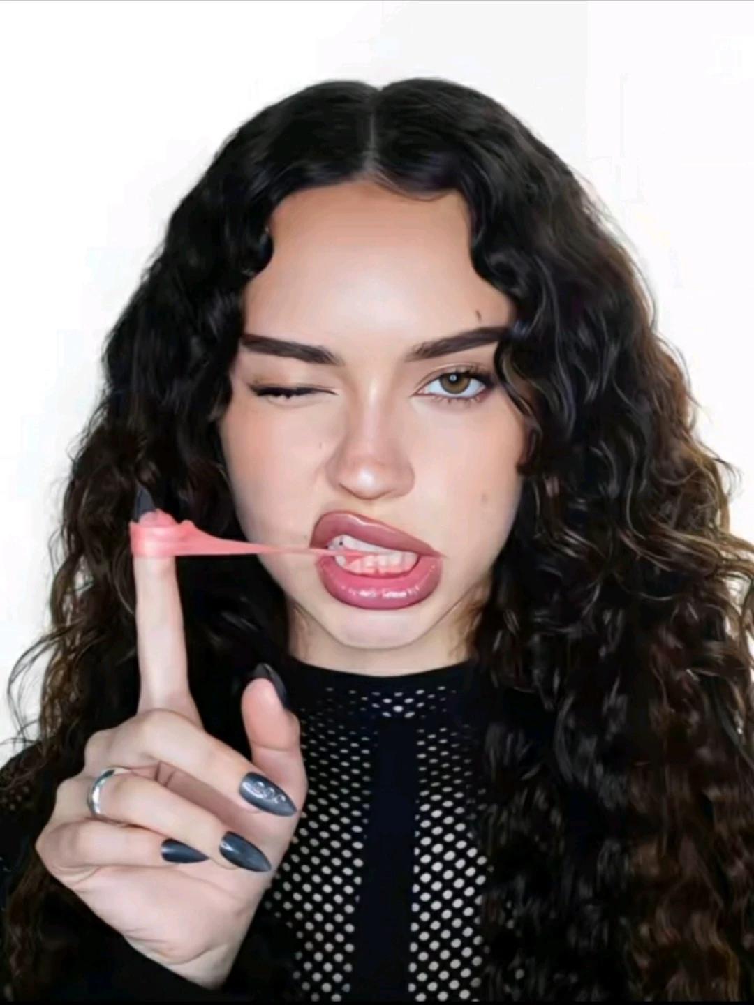 Daniela  thumbnail