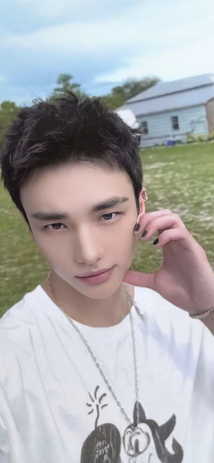 Hyunjin thumbnail