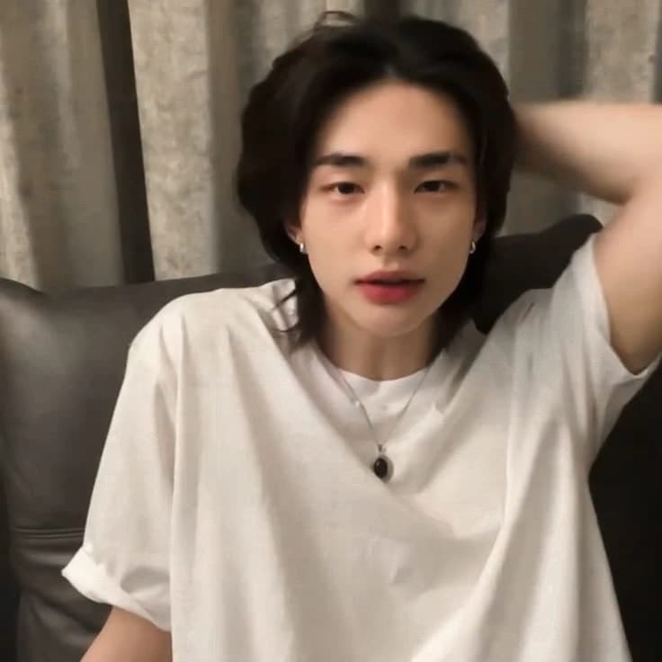 Hwang Hyunjin thumbnail