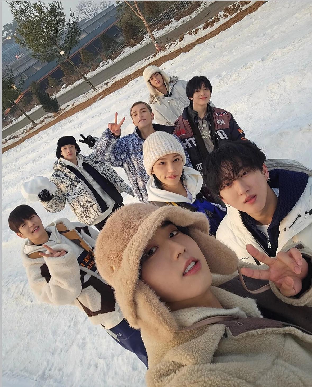 Stray kids thumbnail