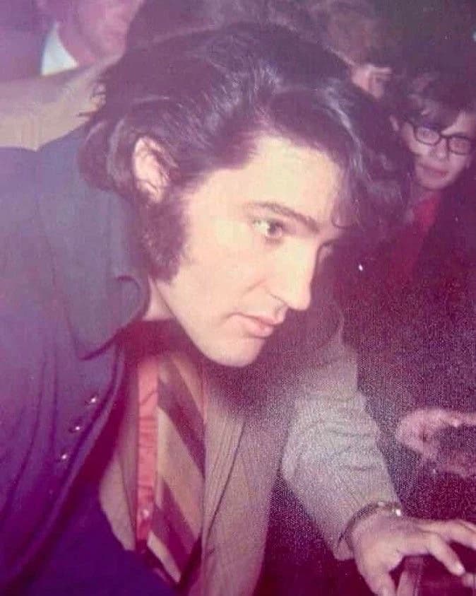Elvis Presley thumbnail