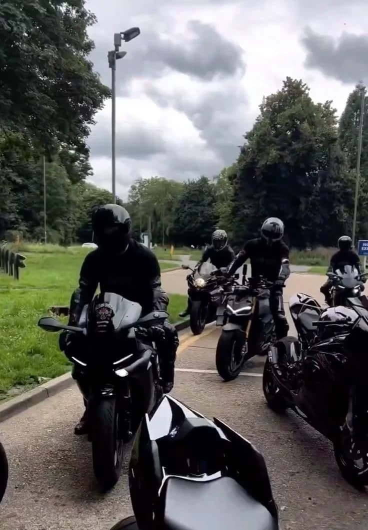Biker boys  thumbnail