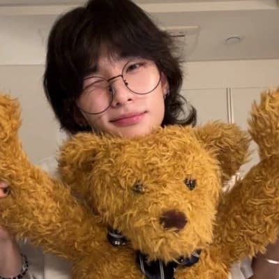 Hyunjin thumbnail