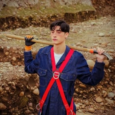 j/by (BL) thumbnail