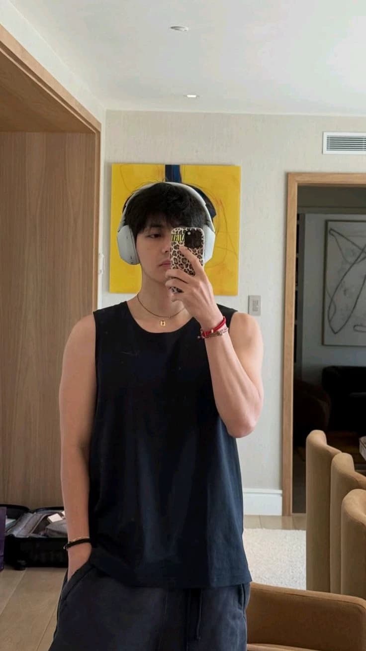Kim Taehyung thumbnail