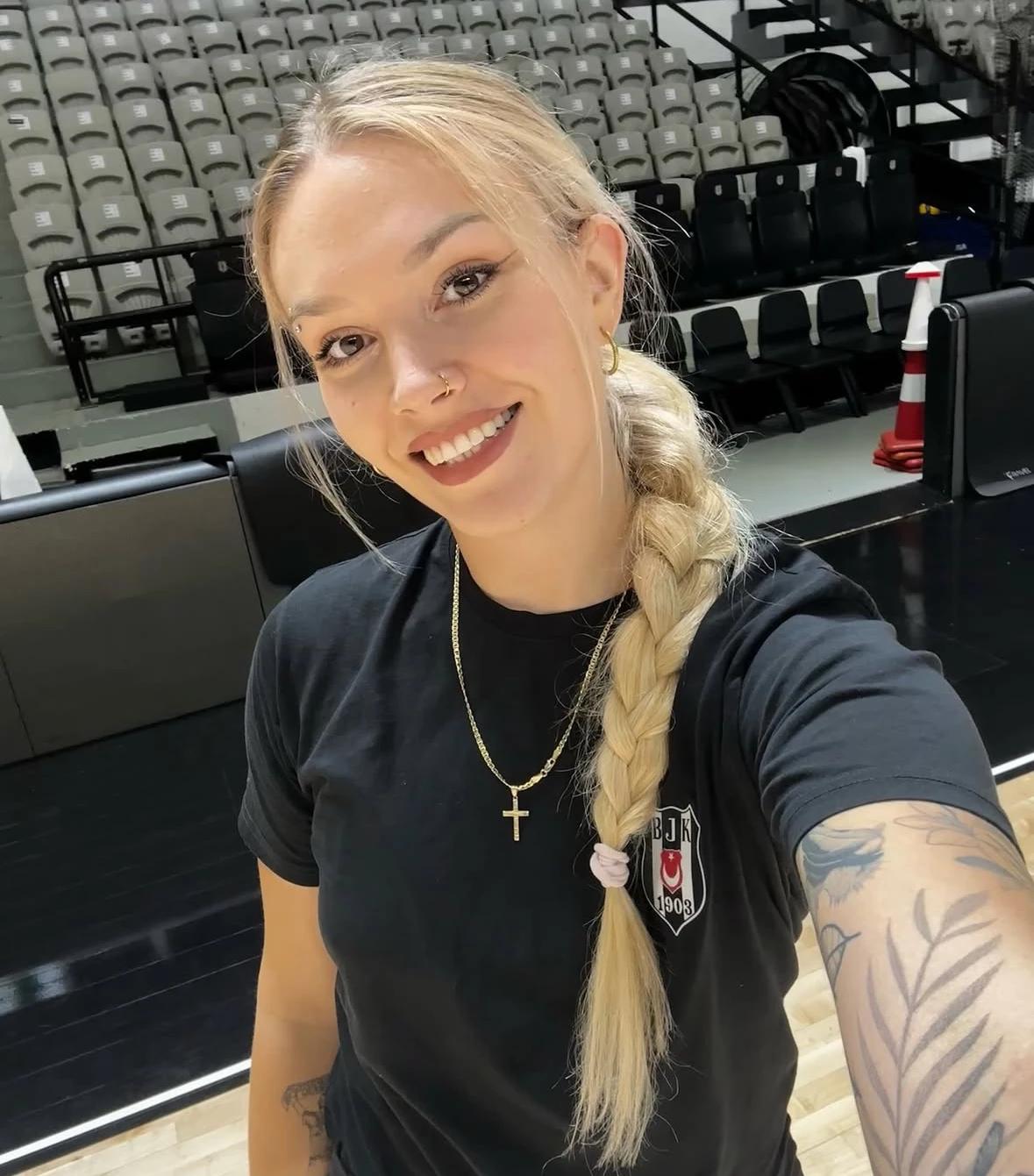 Julia Szczurowska thumbnail