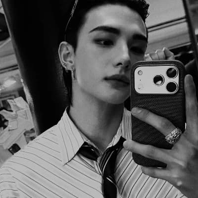 Hwang Hyunjin thumbnail