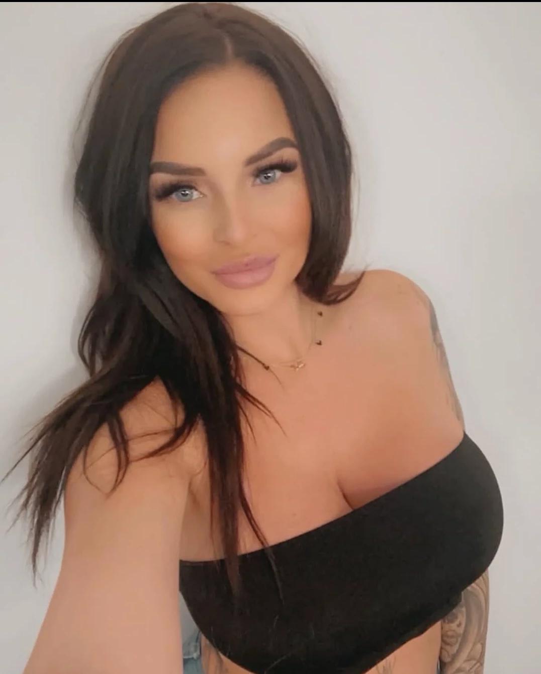 Ashley thumbnail