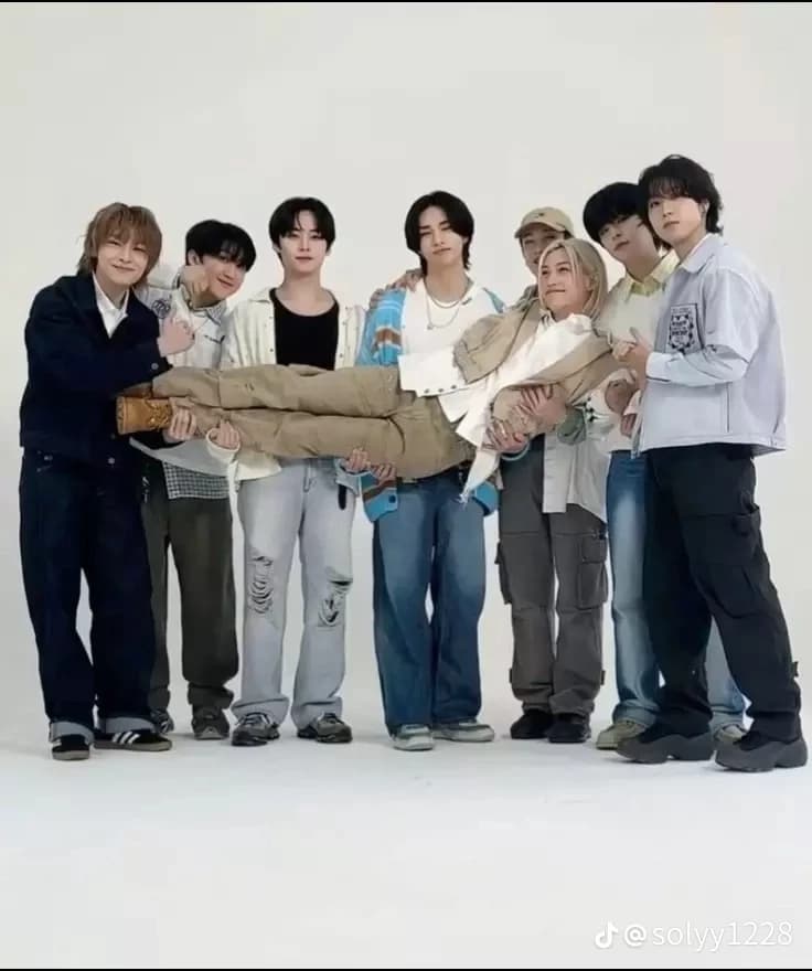 Stray kids thumbnail