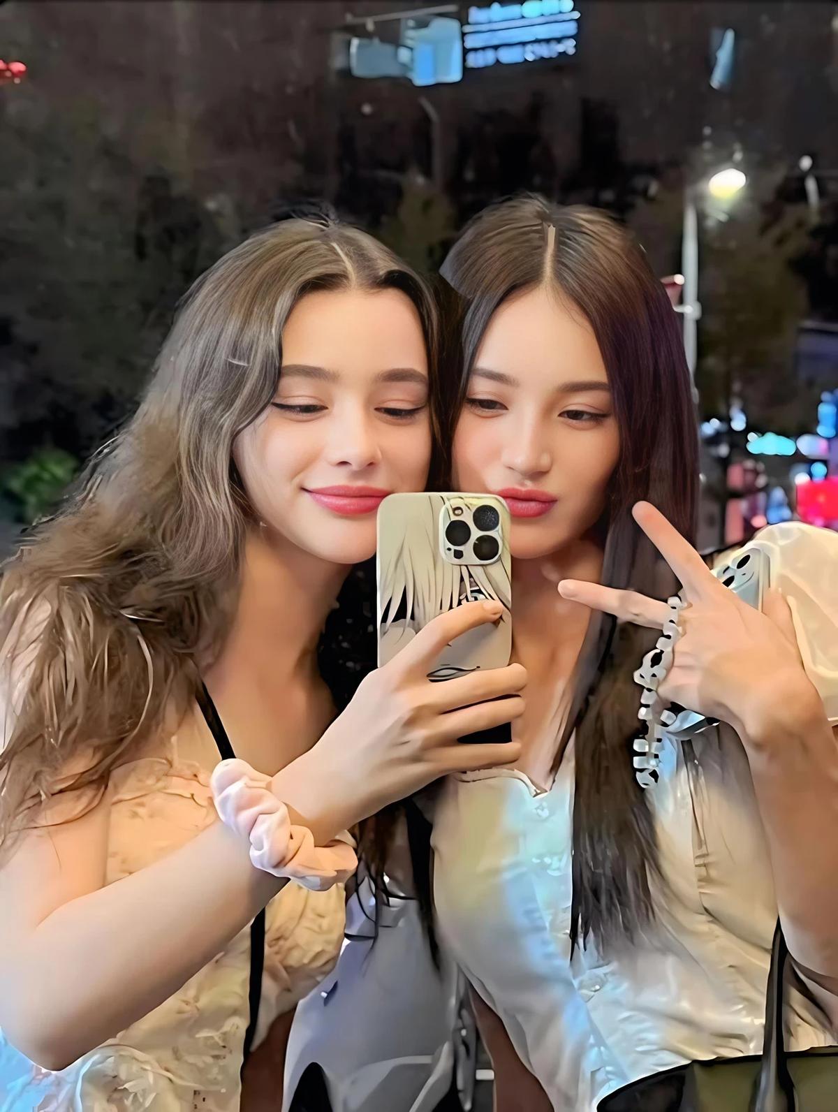 Mia and Elsa thumbnail