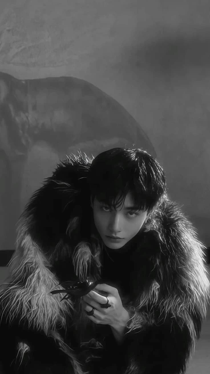 Hwang Hyunjin thumbnail
