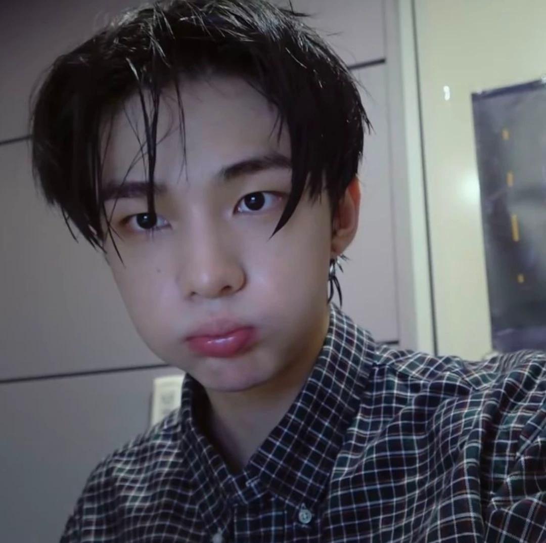 Hyunjin thumbnail