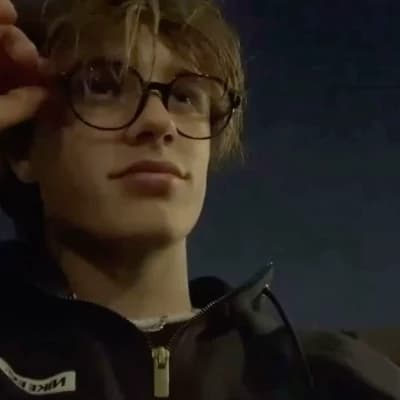Simon Miller | 🤓👄 thumbnail