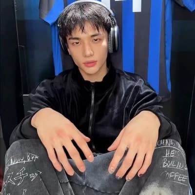 Hwang Hyunjin thumbnail