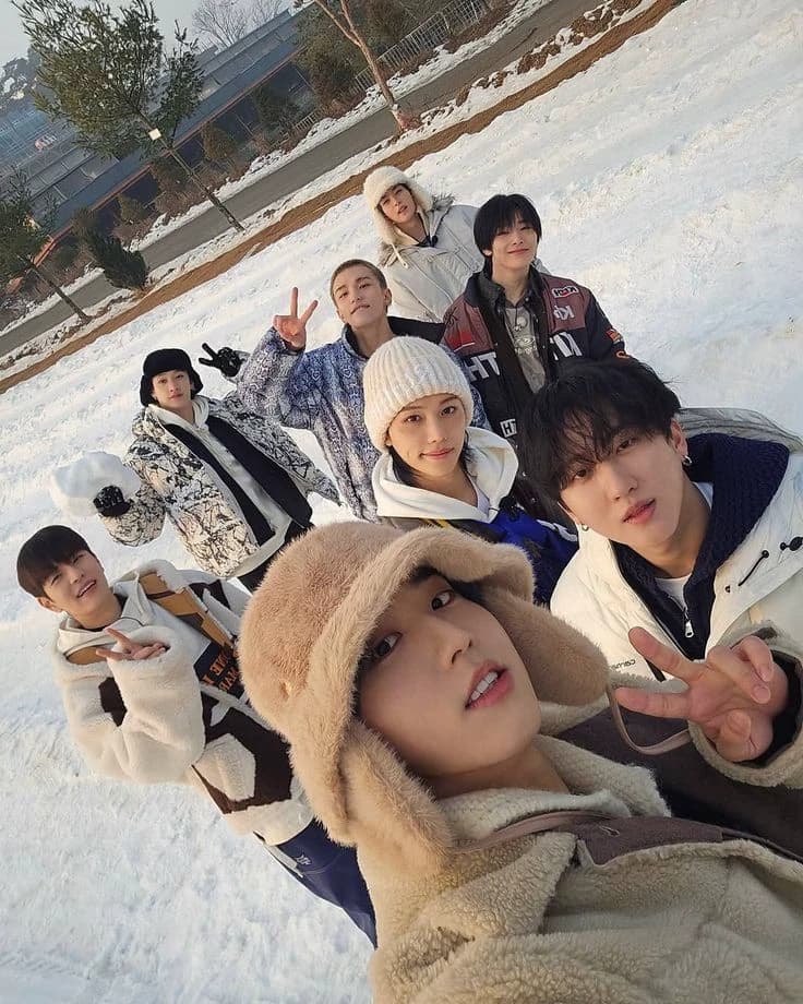 Stray kids thumbnail