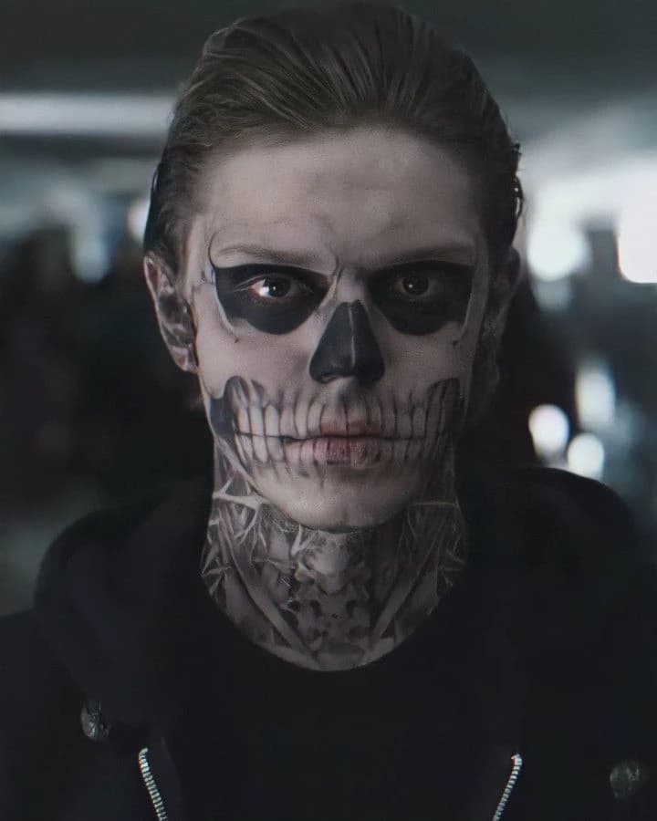 Evan Peters 🎭 thumbnail