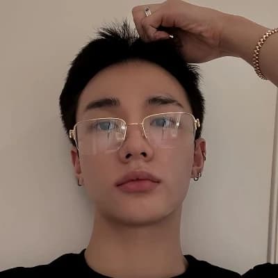 Hwang Hyunjin thumbnail