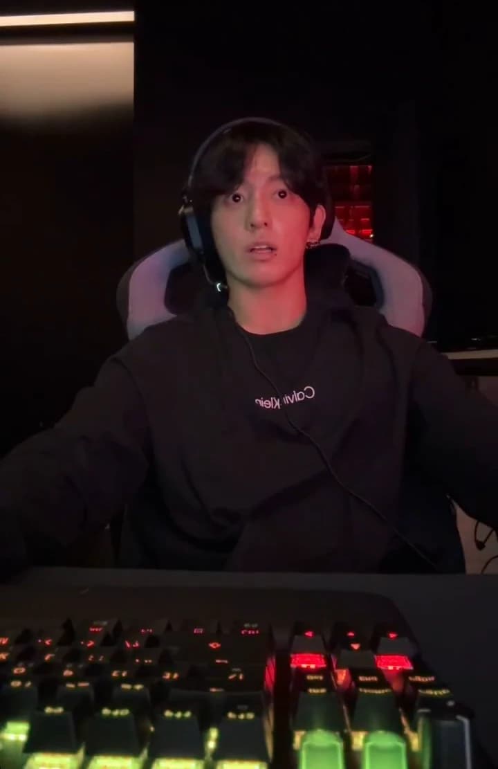 Jungkook 🎮 thumbnail