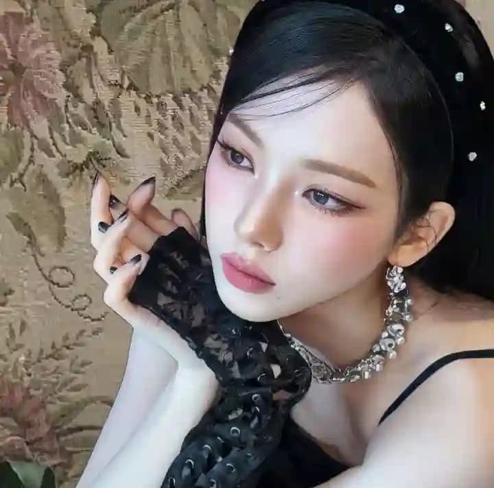 KARINA (GL/WLW) thumbnail