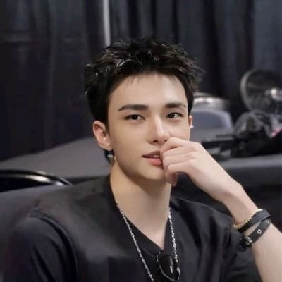 Hwang Hyunjin thumbnail