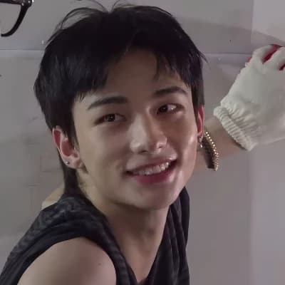 Hwang Hyunjin thumbnail