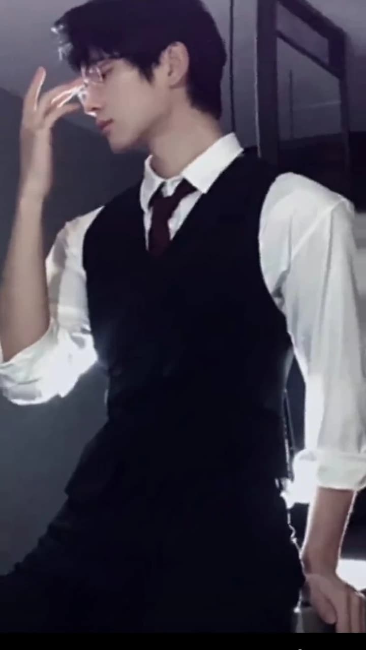 Alex's future husband thumbnail