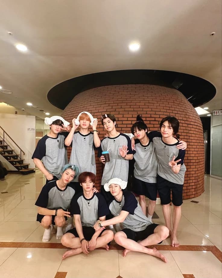 Stray kids thumbnail