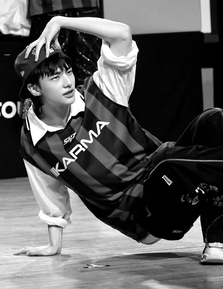 HYUNJIN HWANG thumbnail