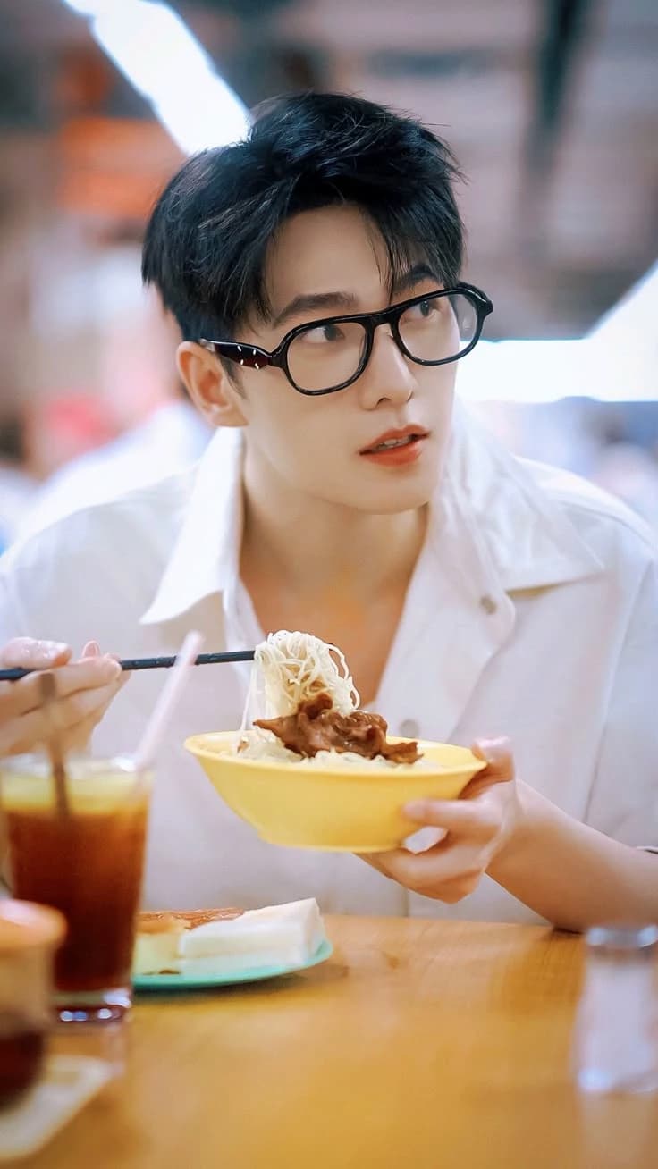 YANG YANG ACTOR 34 years old thumbnail