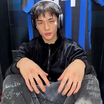 Hwang Hyunjin thumbnail