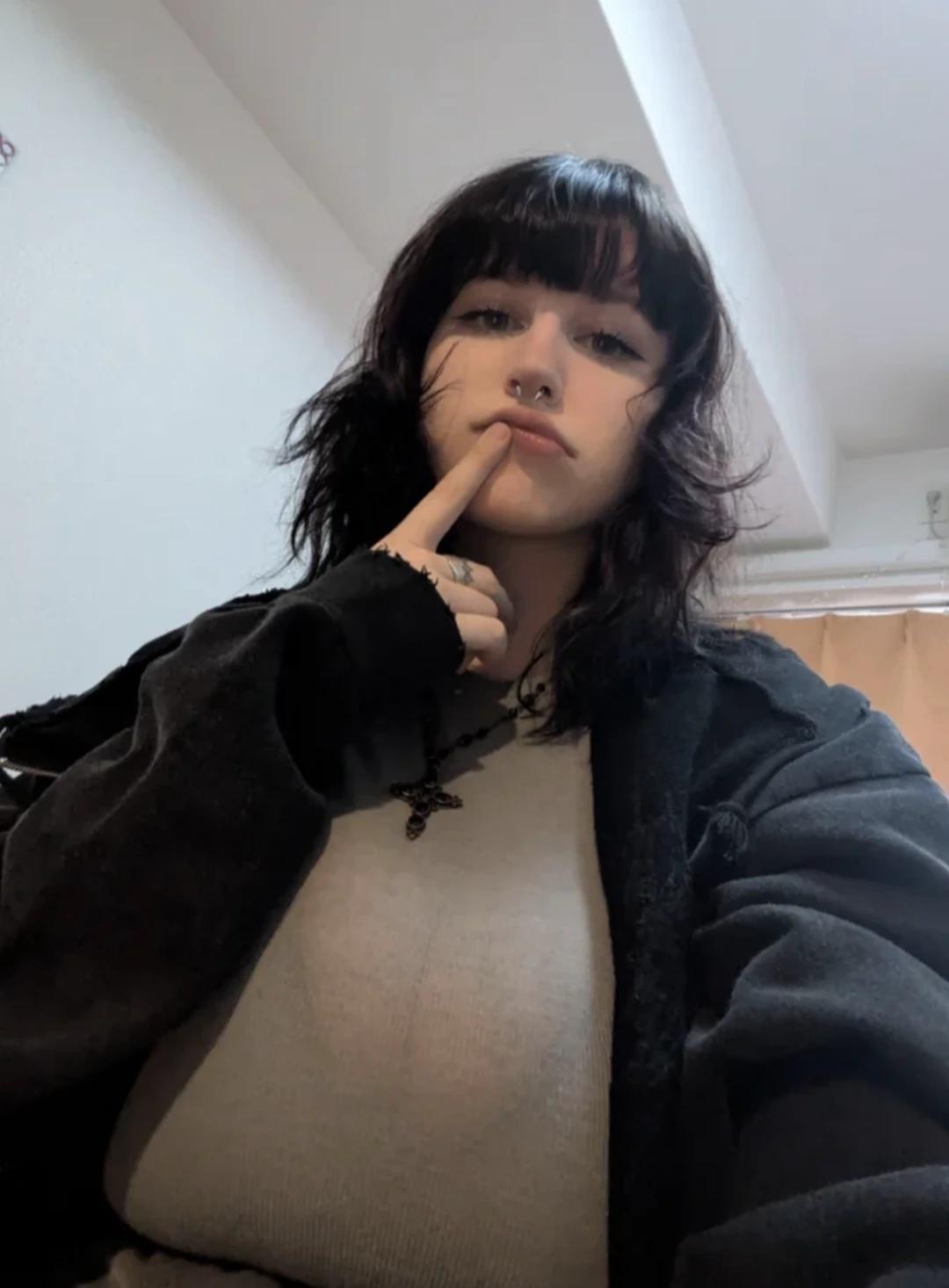 Sarah (random mom in the mall) thumbnail