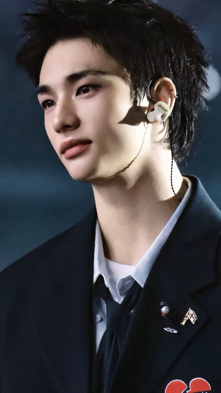 Hwang Hyunjin thumbnail