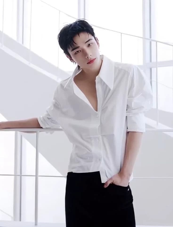 Hwang Hyunjin thumbnail