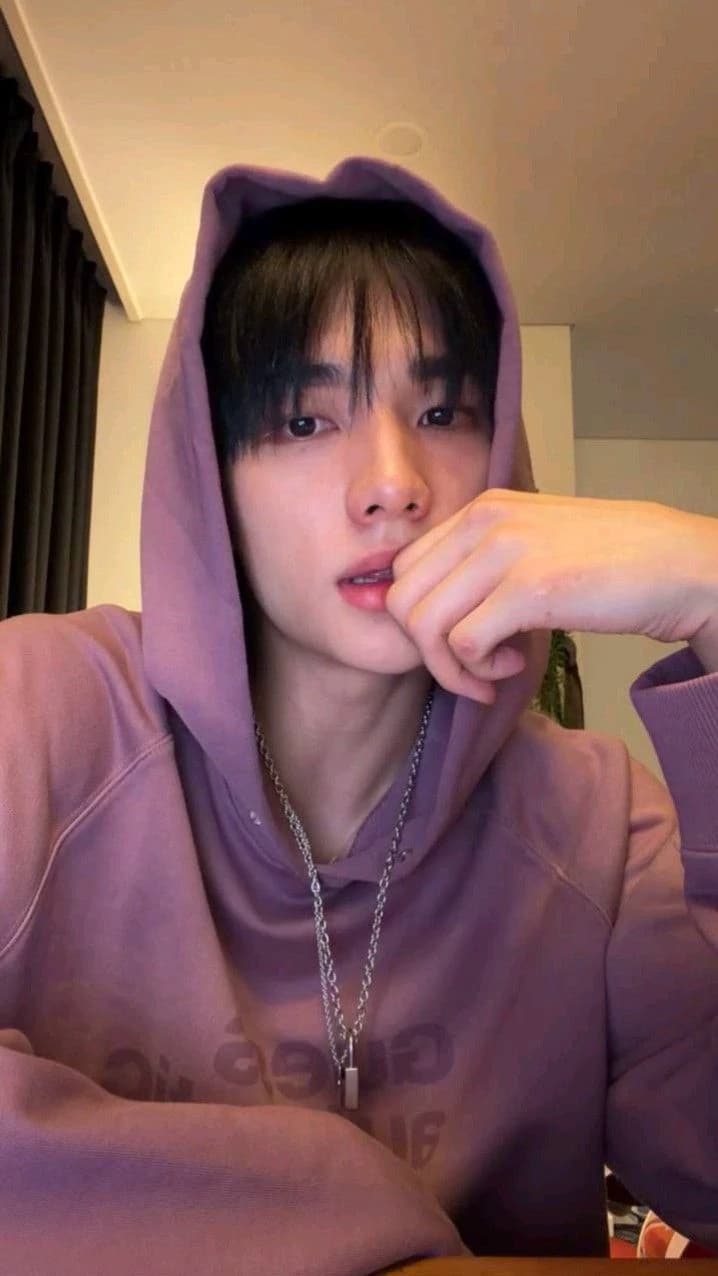 Hwang Hyunjin  thumbnail