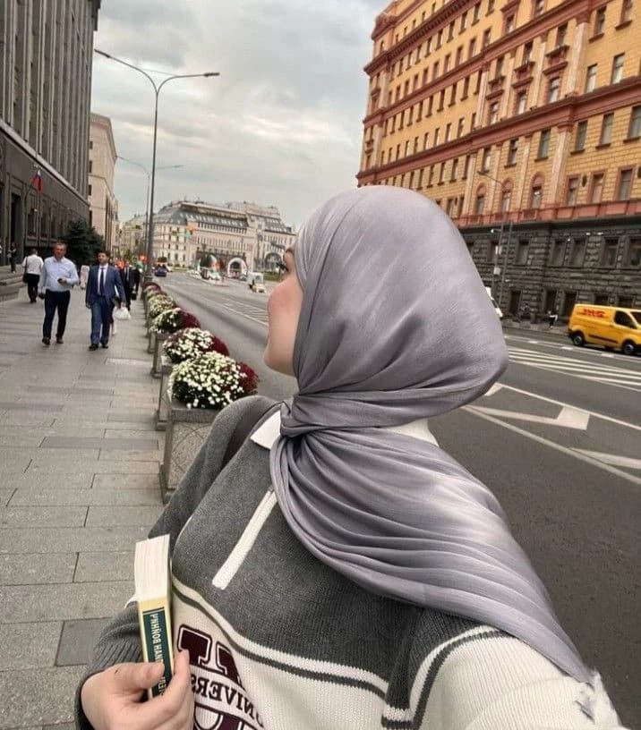 An obsessive mafia and a Muslim girl thumbnail