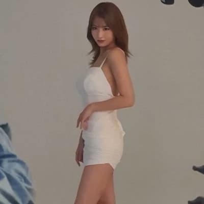 Hirai Momo thumbnail