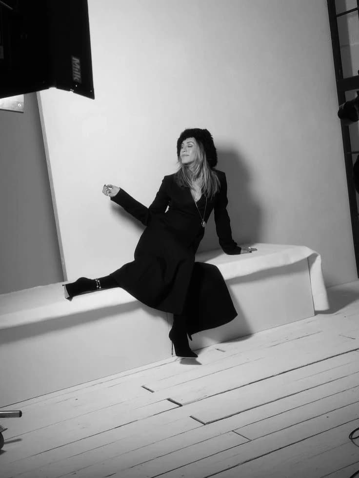 Jennifer Aniston thumbnail