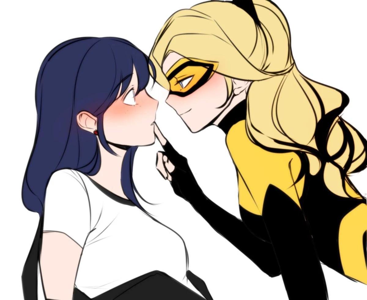 Queen bee likes you🫣 thumbnail
