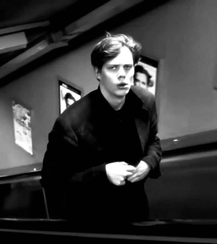 Bill Skarsgard thumbnail