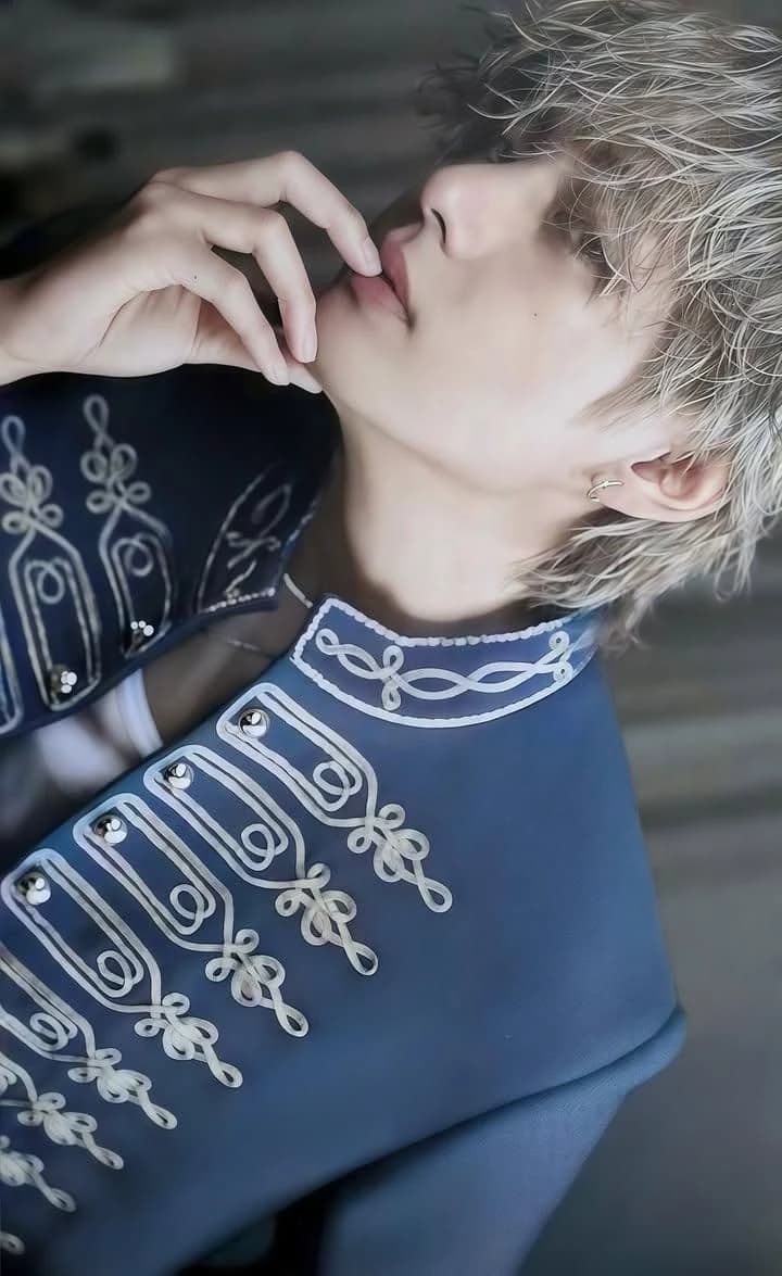 Kim taehyung thumbnail