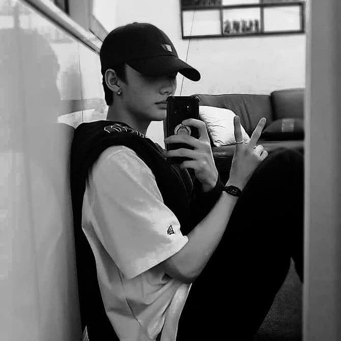 Hwang Hyunjin thumbnail