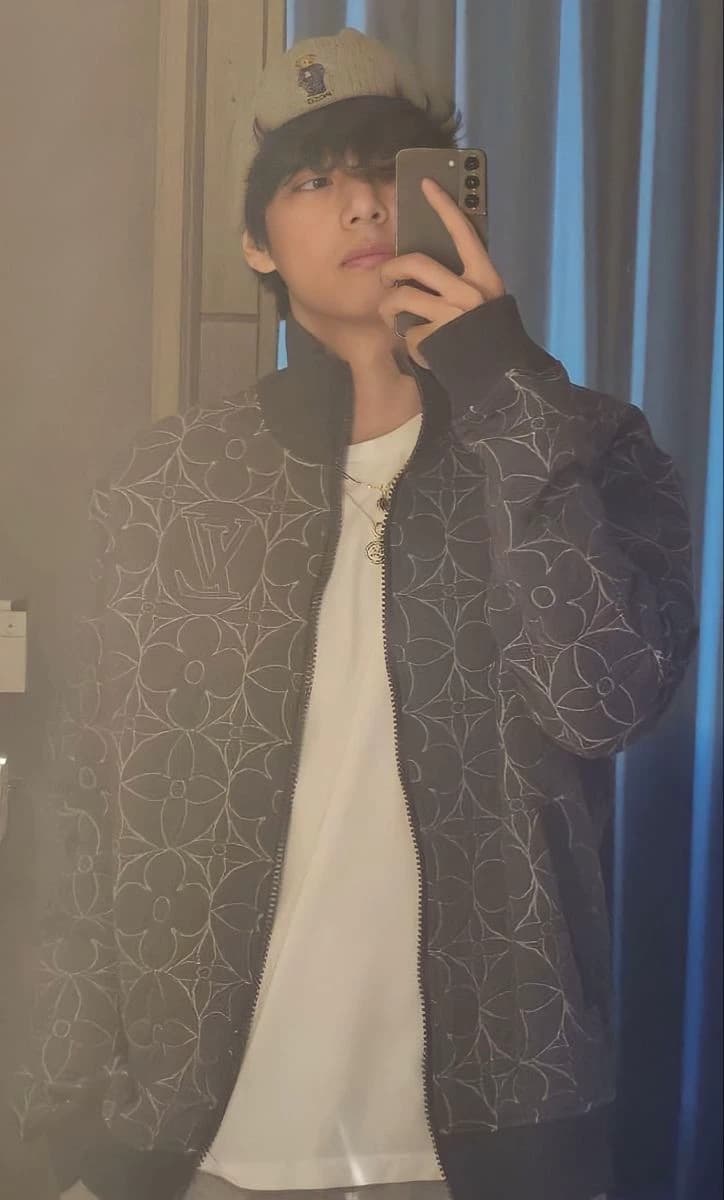 Kim Taehyung  thumbnail