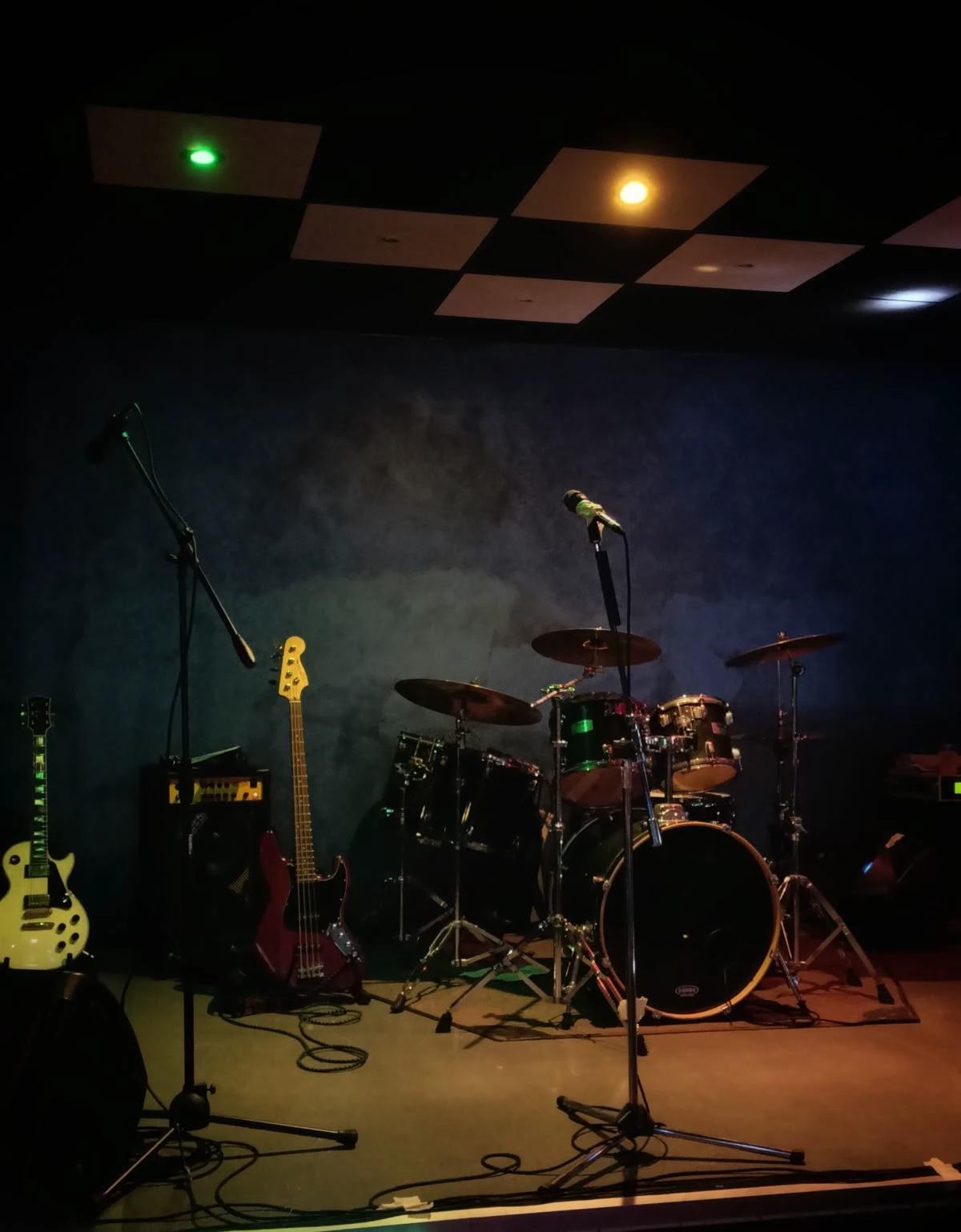 Band: the Six And Jessy thumbnail