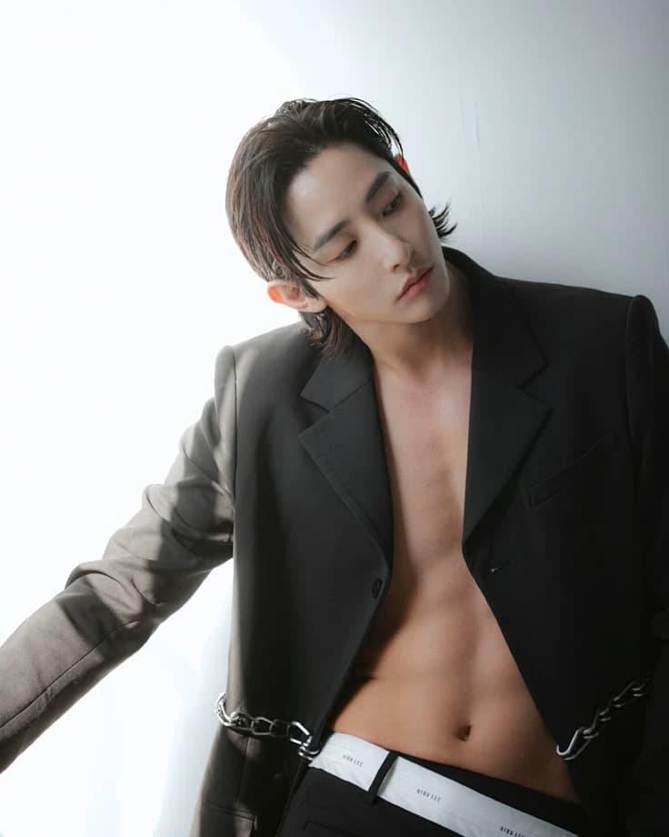Lee Soo Hyuk thumbnail