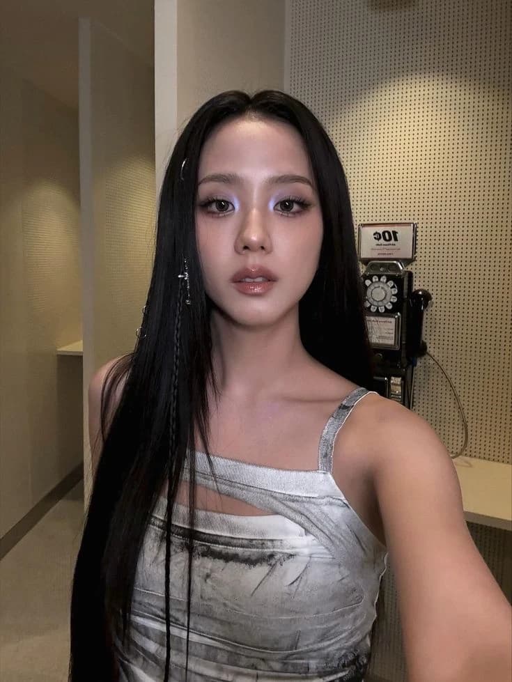 Jisoo Kim thumbnail