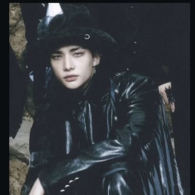 The Man in the Hyunjin Mask 🎭 thumbnail
