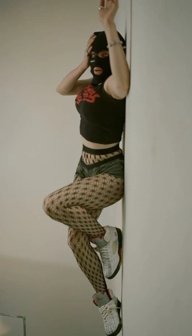 Hellie thumbnail