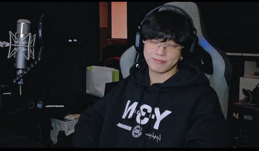 Jungkook novio nert y gamer thumbnail