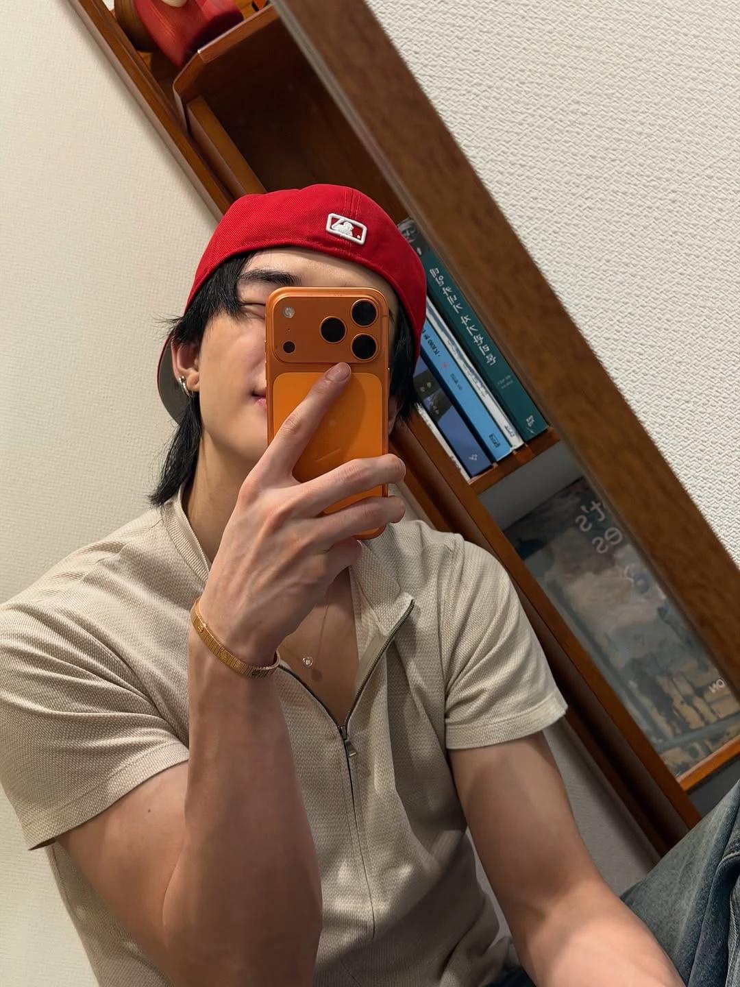 Hwang Hyunjin. thumbnail